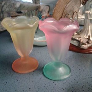 2 tulip frosted Sundae glasses